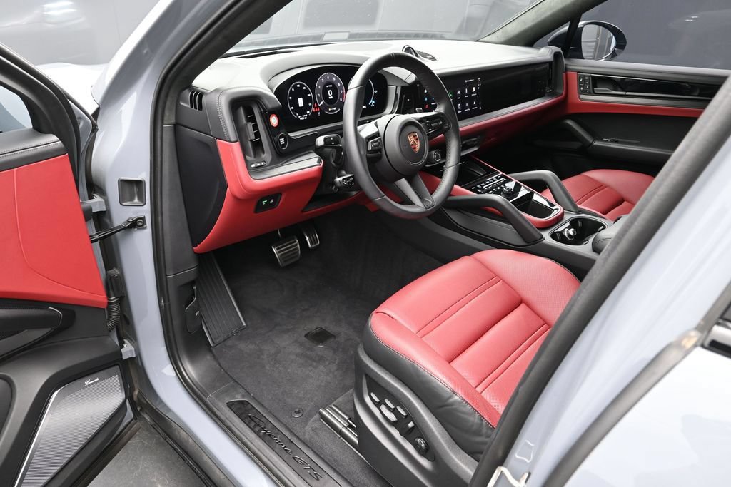 Certified 2025 Porsche Cayenne GTS AWD/4WD image 4