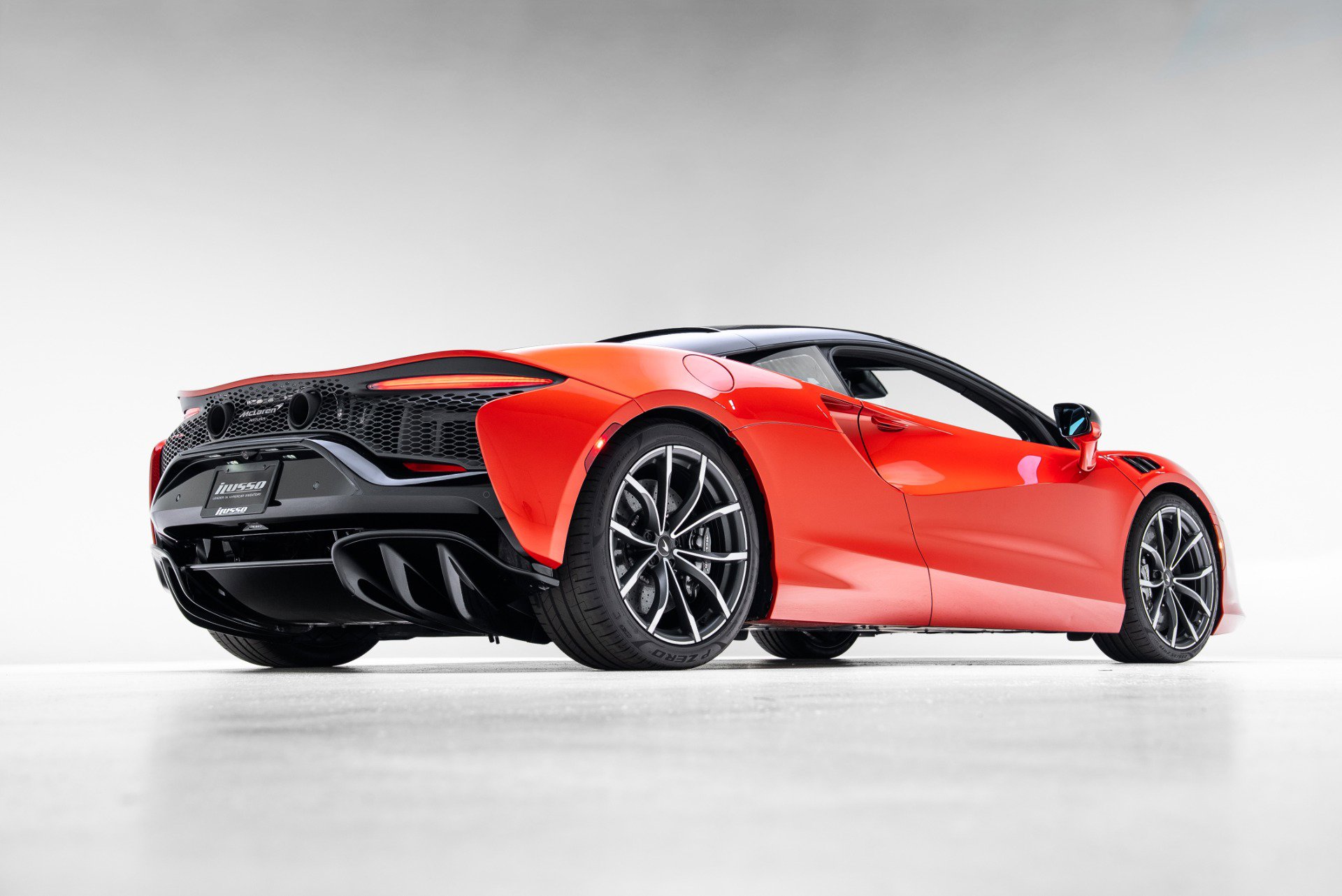 Used 2024 McLaren Artura image 20