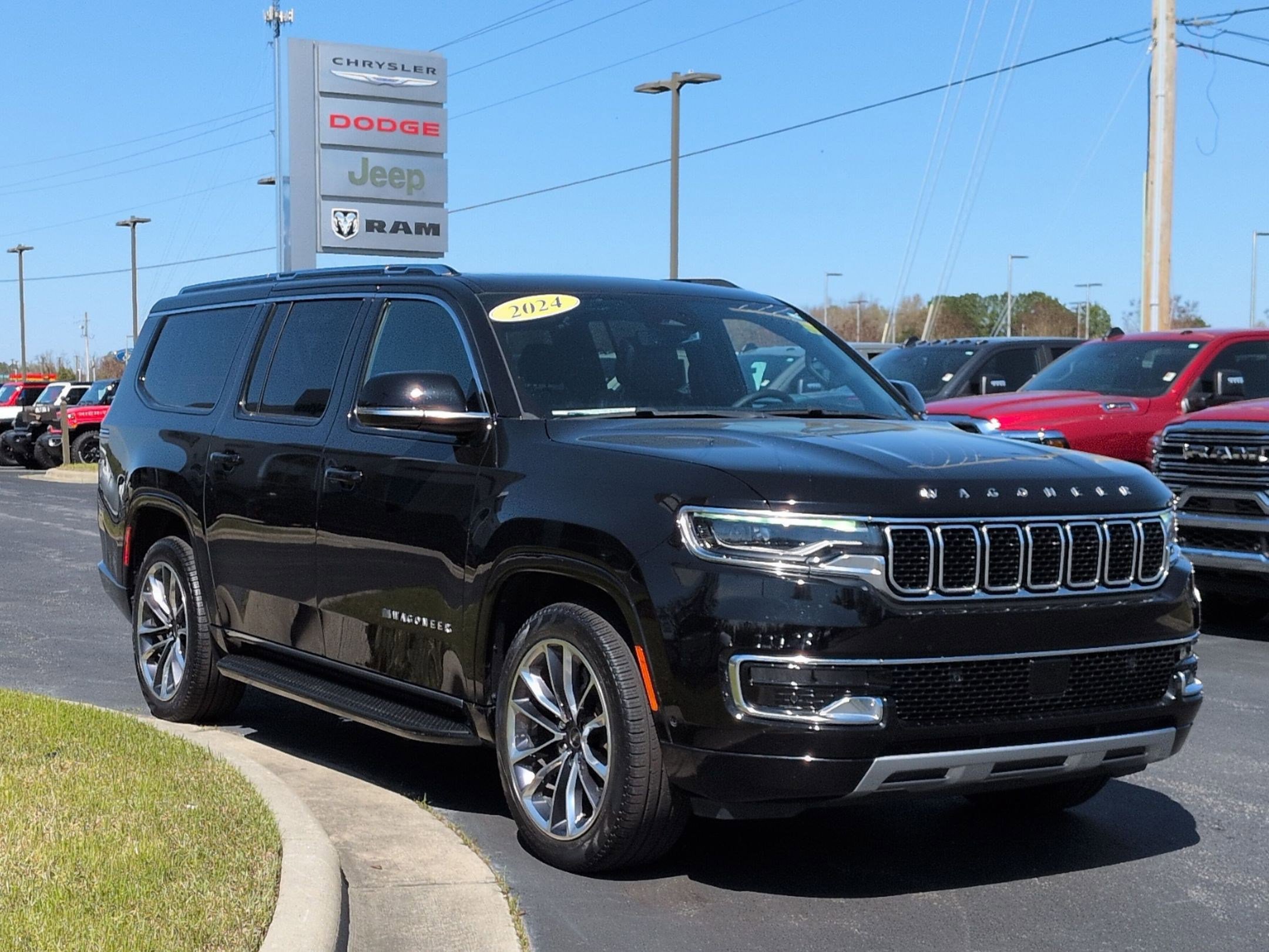 Certified 2024 Jeep Wagoneer L Series II w/ Premium Group I image 3