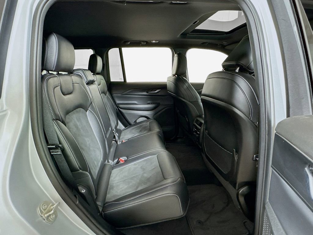 Used 2023 Jeep Grand Cherokee Altitude image 25