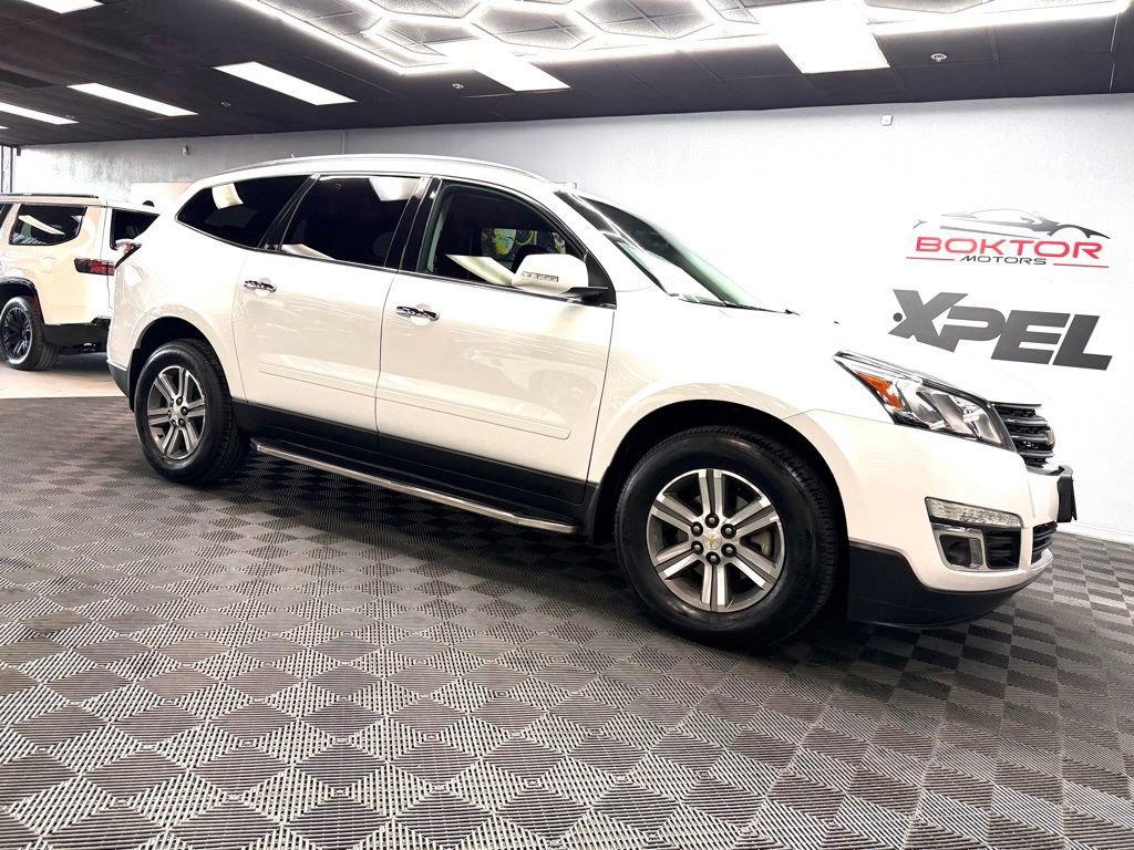 Used 2017 Chevrolet Traverse LT FWD image 2
