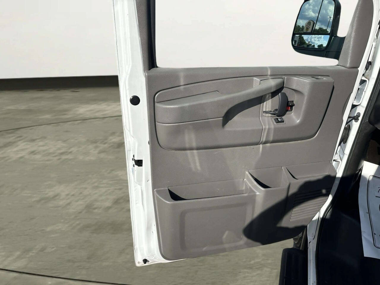 Used 2014 Chevrolet Express 3500 LT w/ LT Preferred Equipment Group RWD image 9