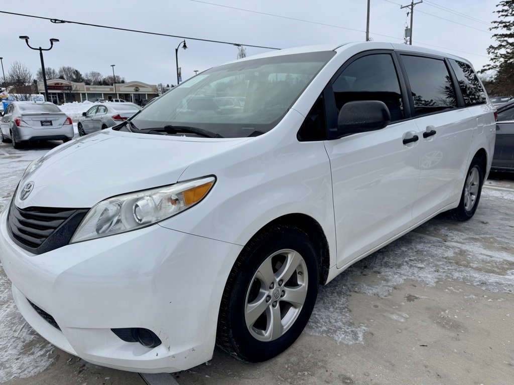Used 2017 Toyota Sienna L image 4