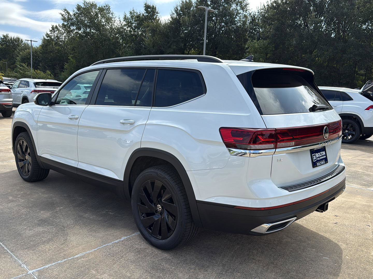 New 2026 Volkswagen Atlas SE image 3