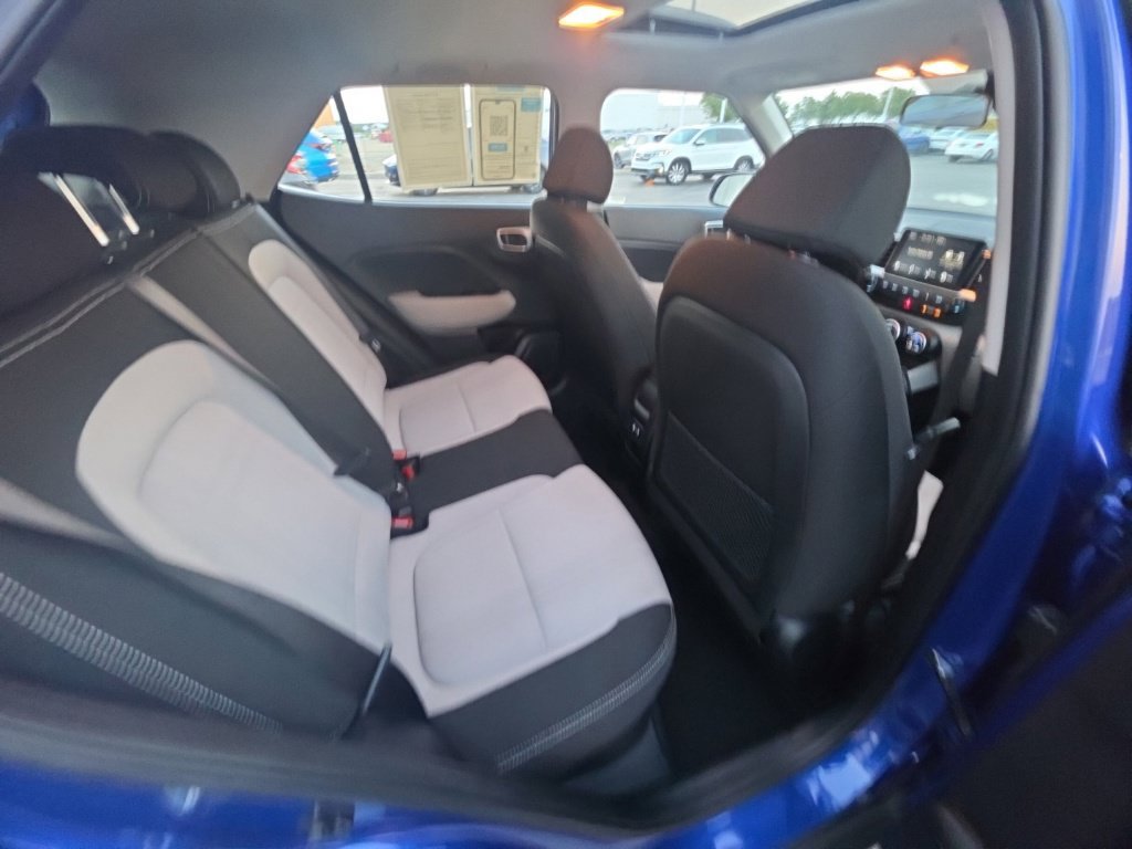 Used 2025 Hyundai Venue SEL FWD image 28