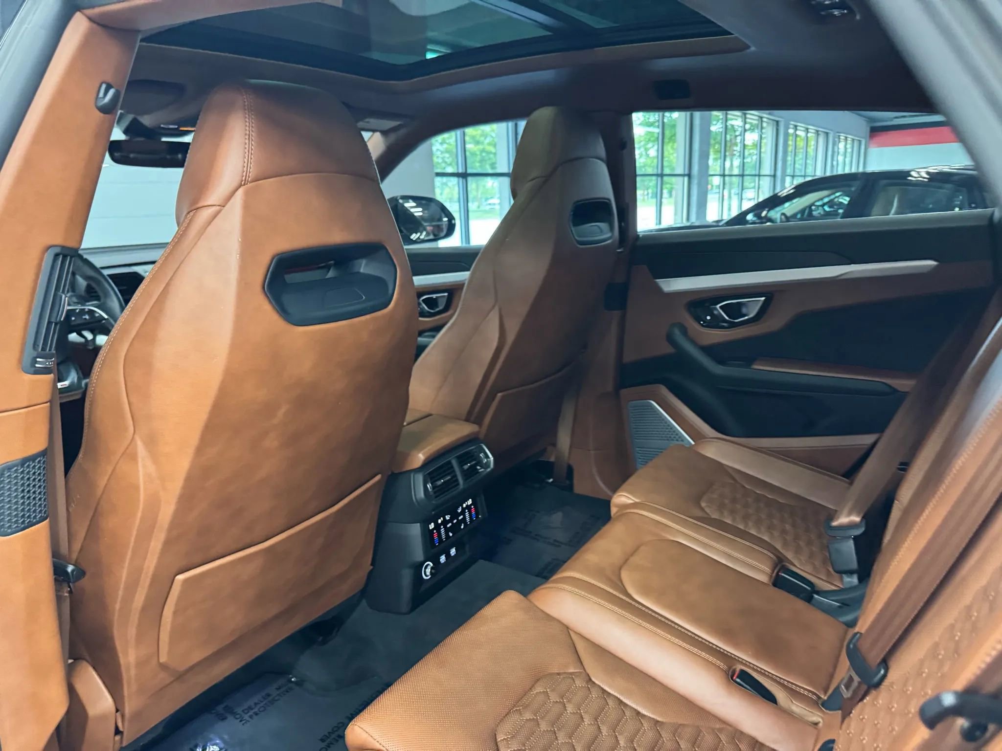 Used 2021 Lamborghini Urus image 25