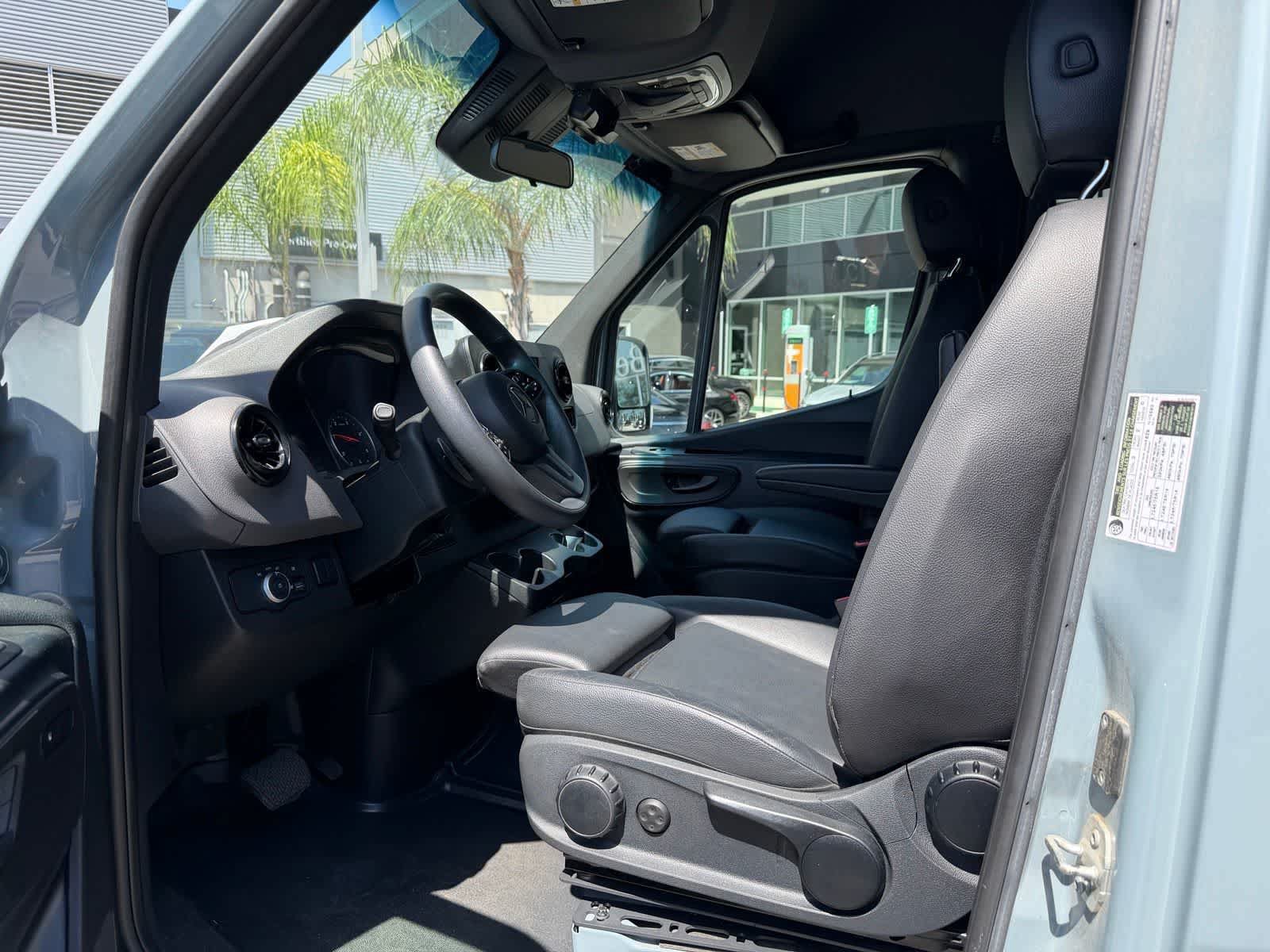 Used 2024 Mercedes-Benz Sprinter 2500 w/ Acoustic Package image 21