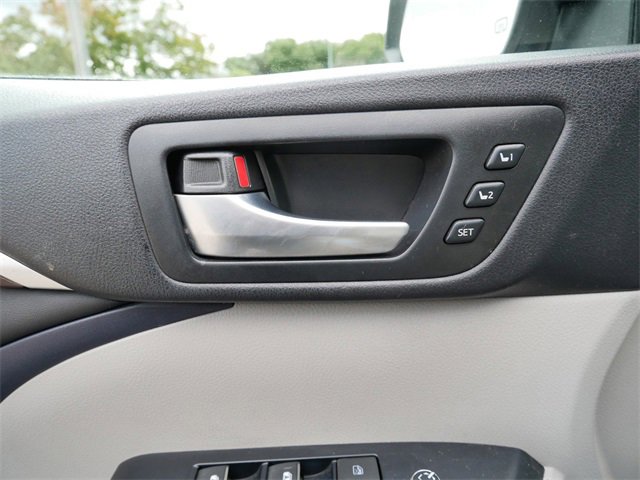 Used 2015 Toyota Highlander Limited image 14