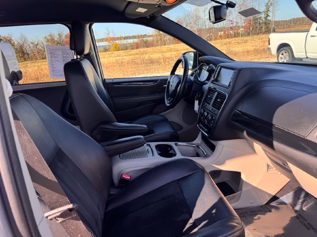 Used 2017 Dodge Grand Caravan SXT FWD image 40