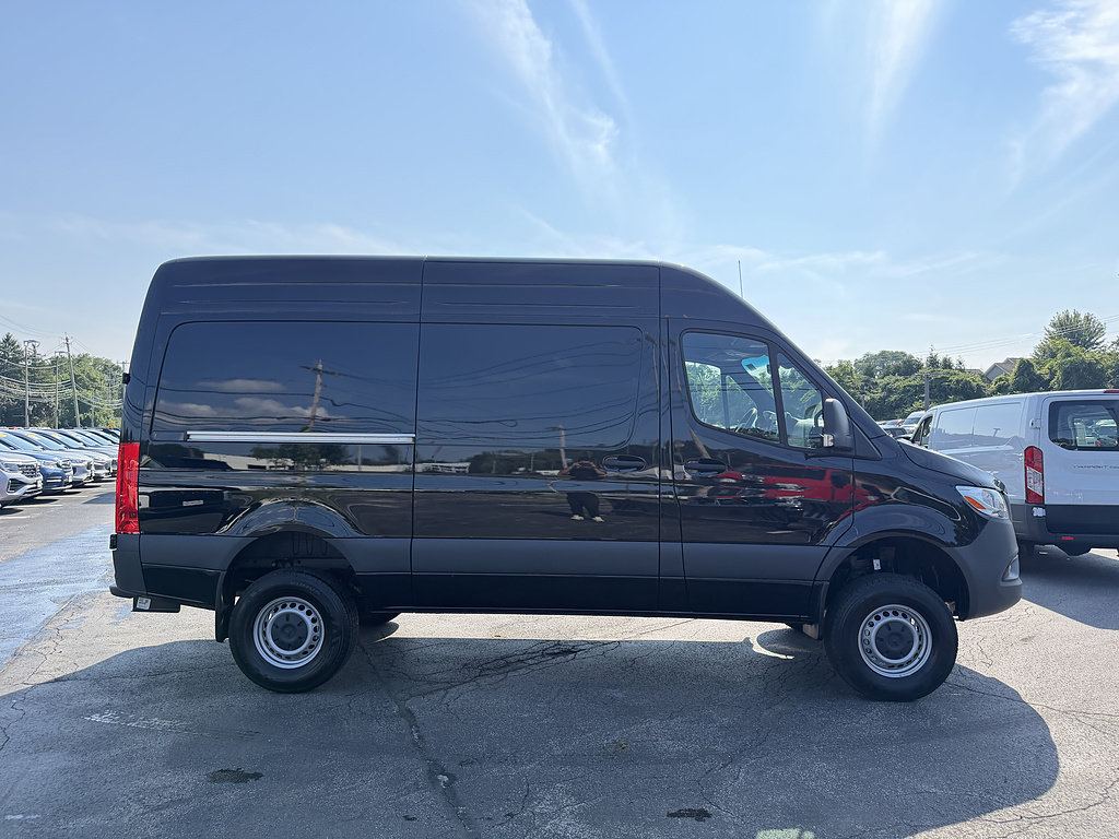 Used 2025 Mercedes-Benz Sprinter 2500 image 7