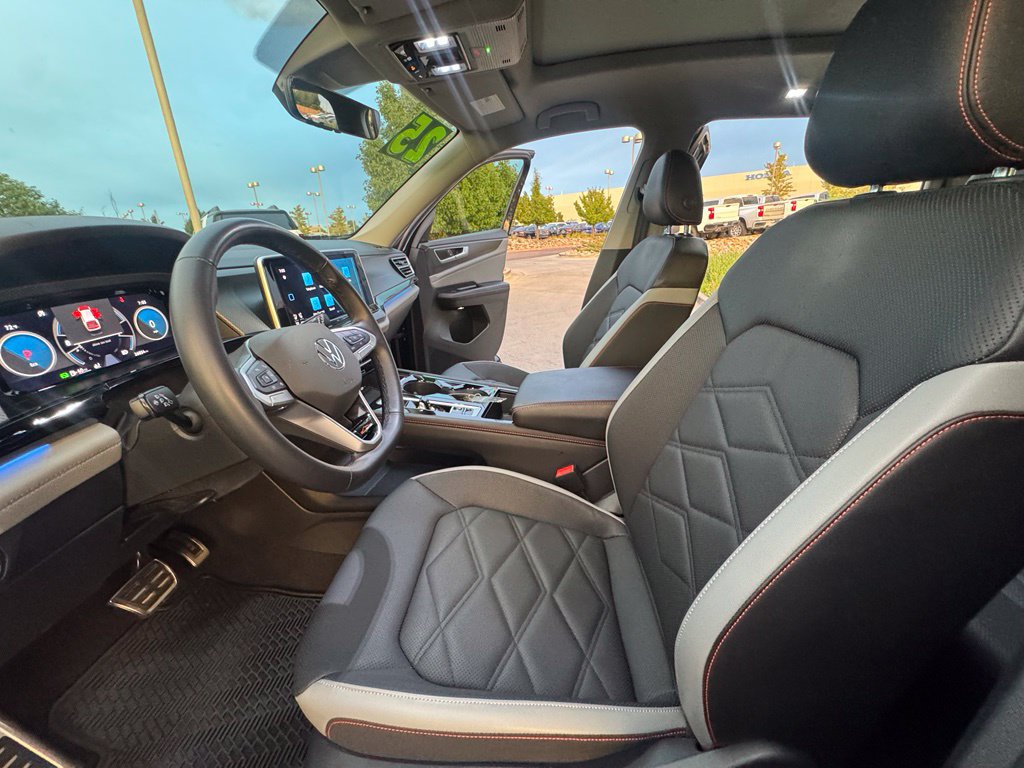 Used 2025 Volkswagen Atlas Peak Edition SE AWD/4WD image 25