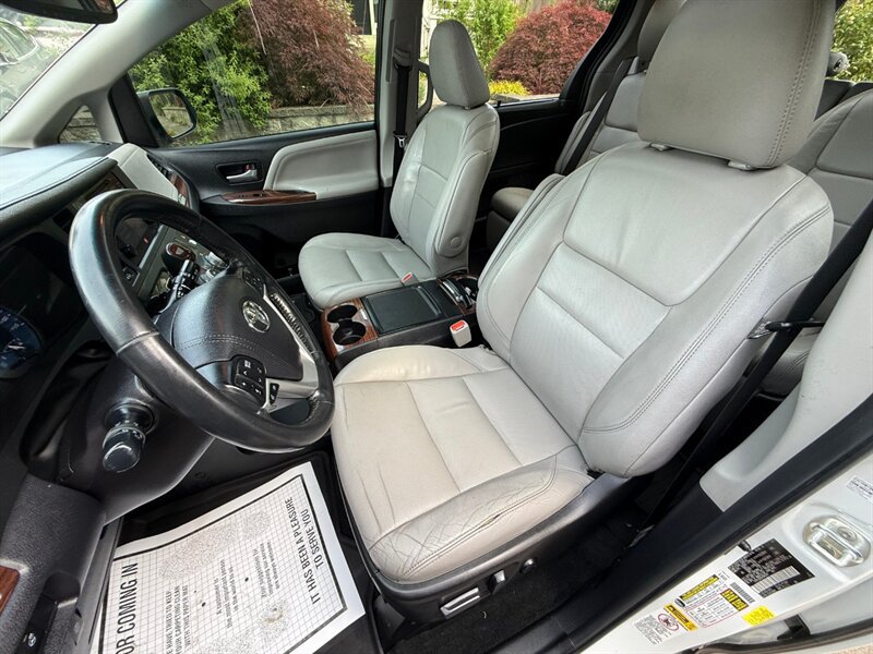 Used 2017 Toyota Sienna Limited FWD image 10