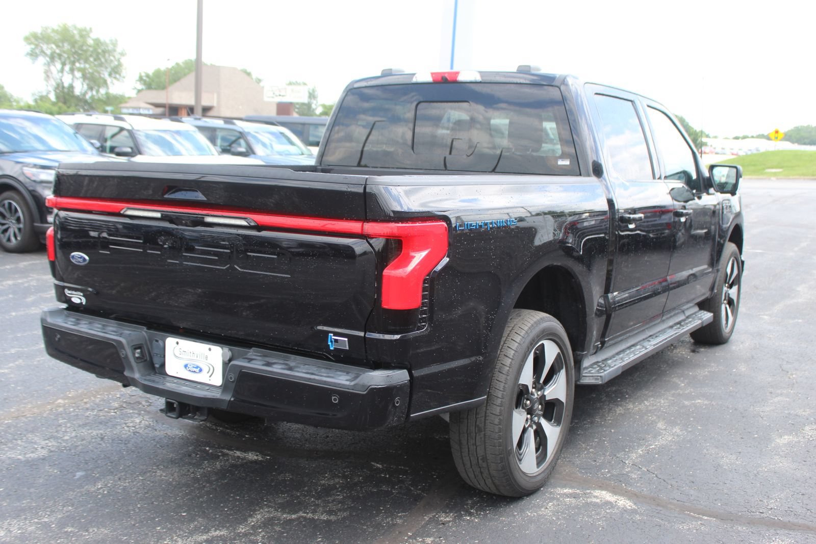 Used 2023 Ford F150 Lightning Platinum AWD/4WD image 9