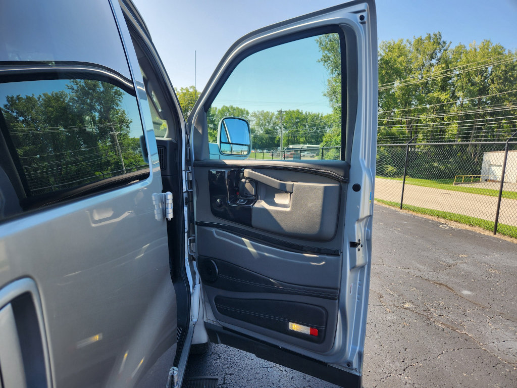 Used 2022 GMC Savana 2500 w/ Enhanced Convenience Package RWD image 46