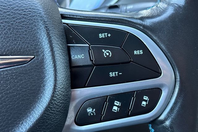 Used 2021 Chrysler Pacifica Touring-L FWD image 40