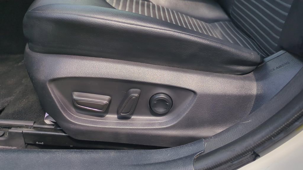 Used 2020 Toyota Camry SE image 18