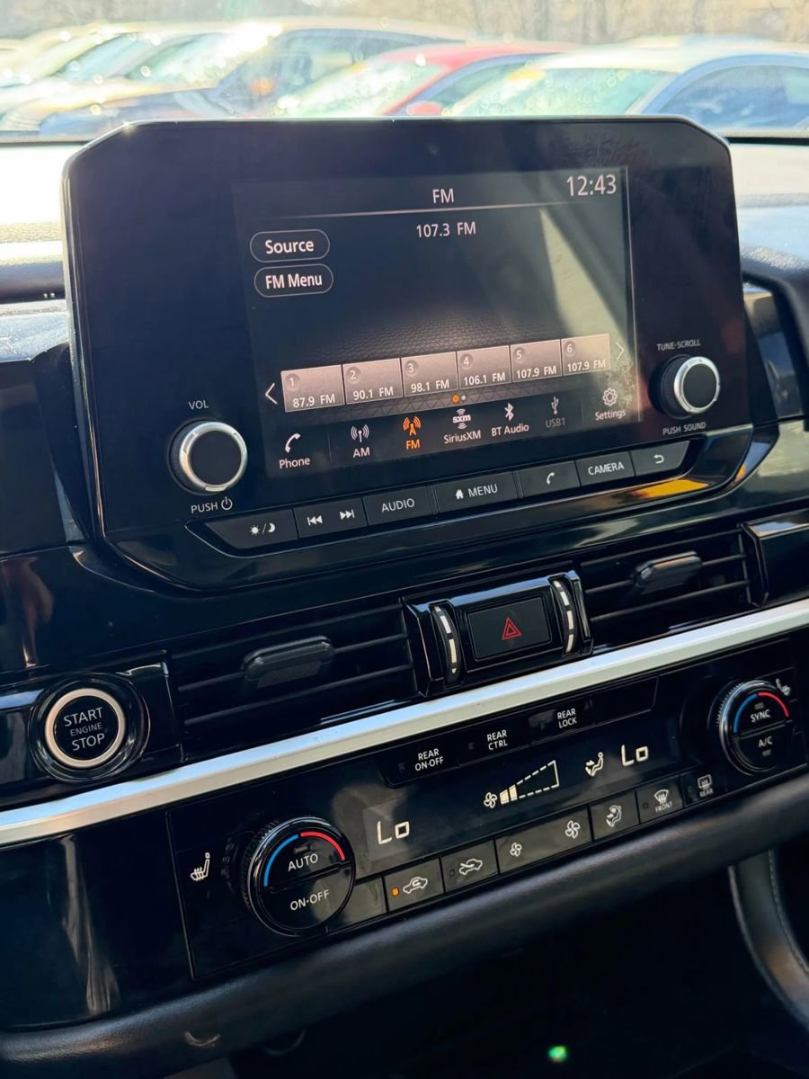 Used 2022 Nissan Pathfinder SV w/ SV Black Package image 32