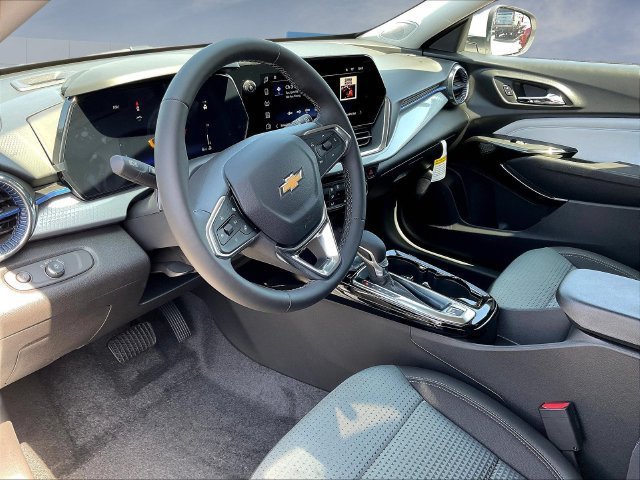 New 2026 Chevrolet Trax LT w/ Driver Confidence Package FWD image 9