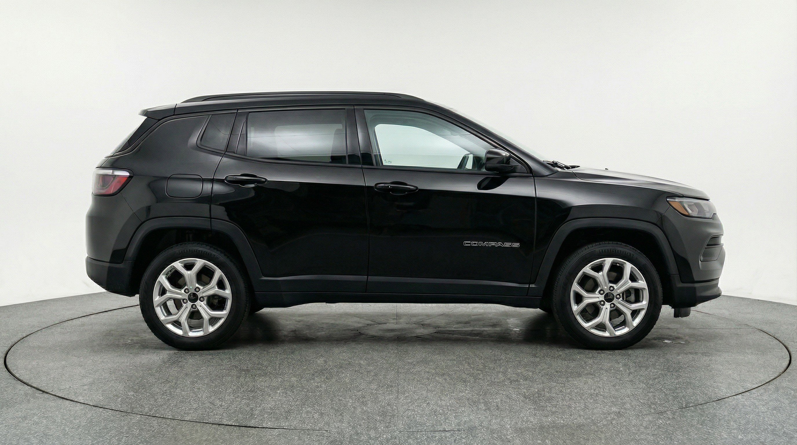 Used 2025 Jeep Compass Latitude image 11