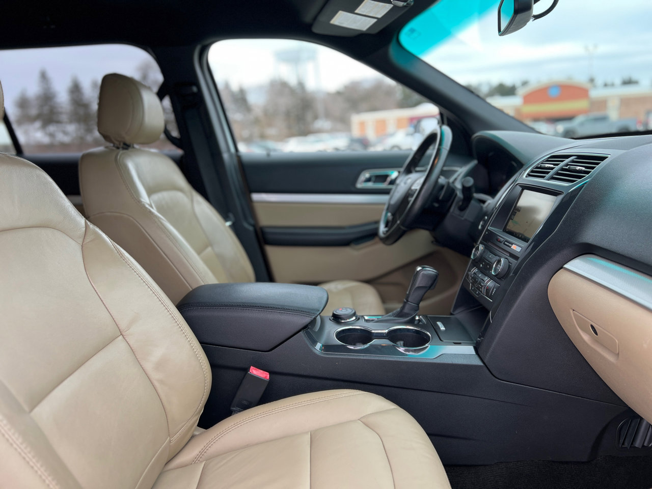 Used 2016 Ford Explorer XLT w/ Equipment Group 202A image 46