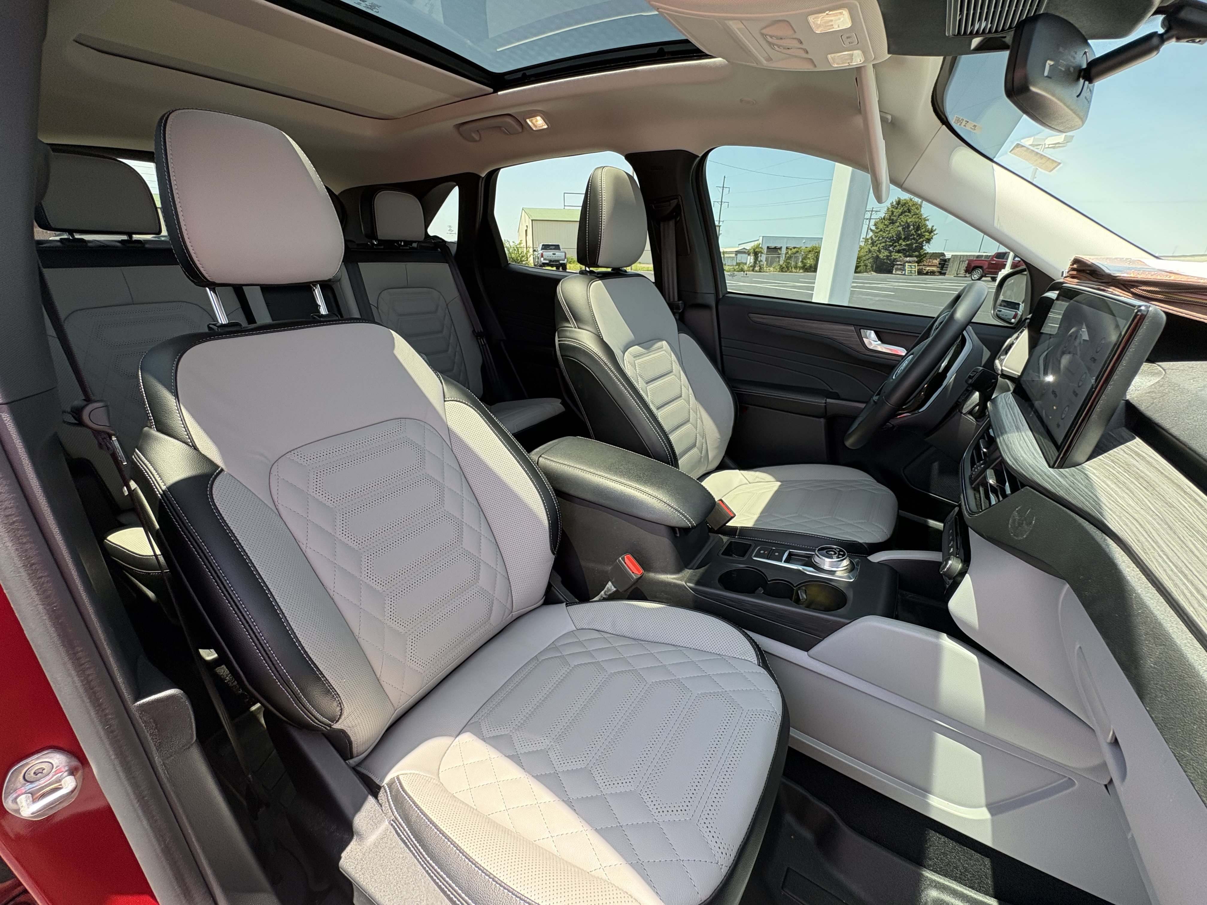 Used 2024 Ford Escape SE w/ PHEV Premium Package FWD image 16