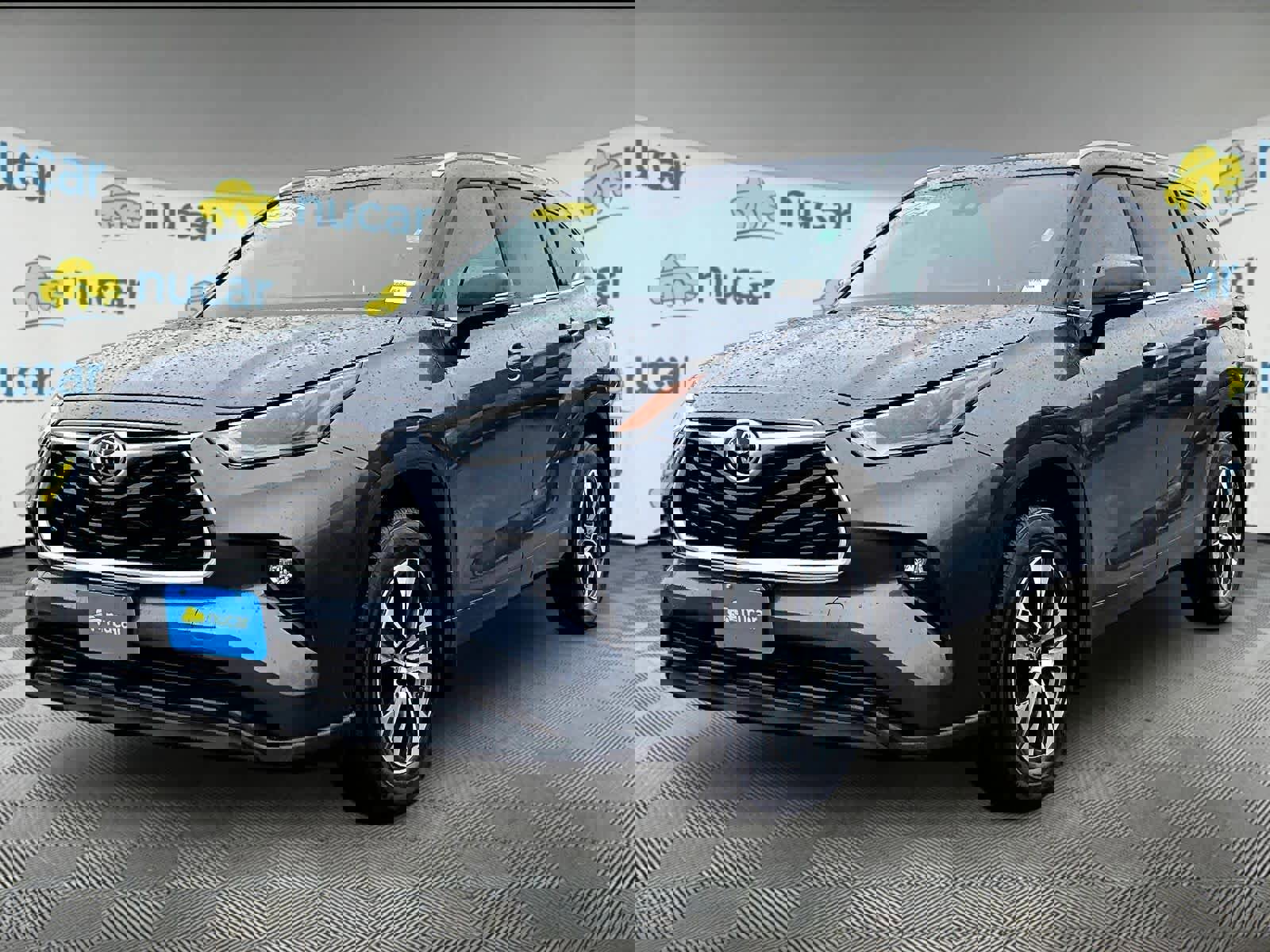 Used 2024 Toyota Highlander XLE image 3