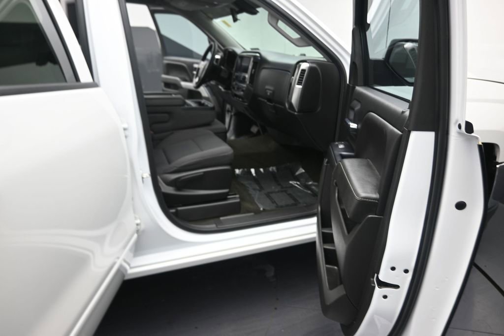 Used 2018 Chevrolet Silverado 1500 LT w/ LT Eassist Package AWD/4WD image 14