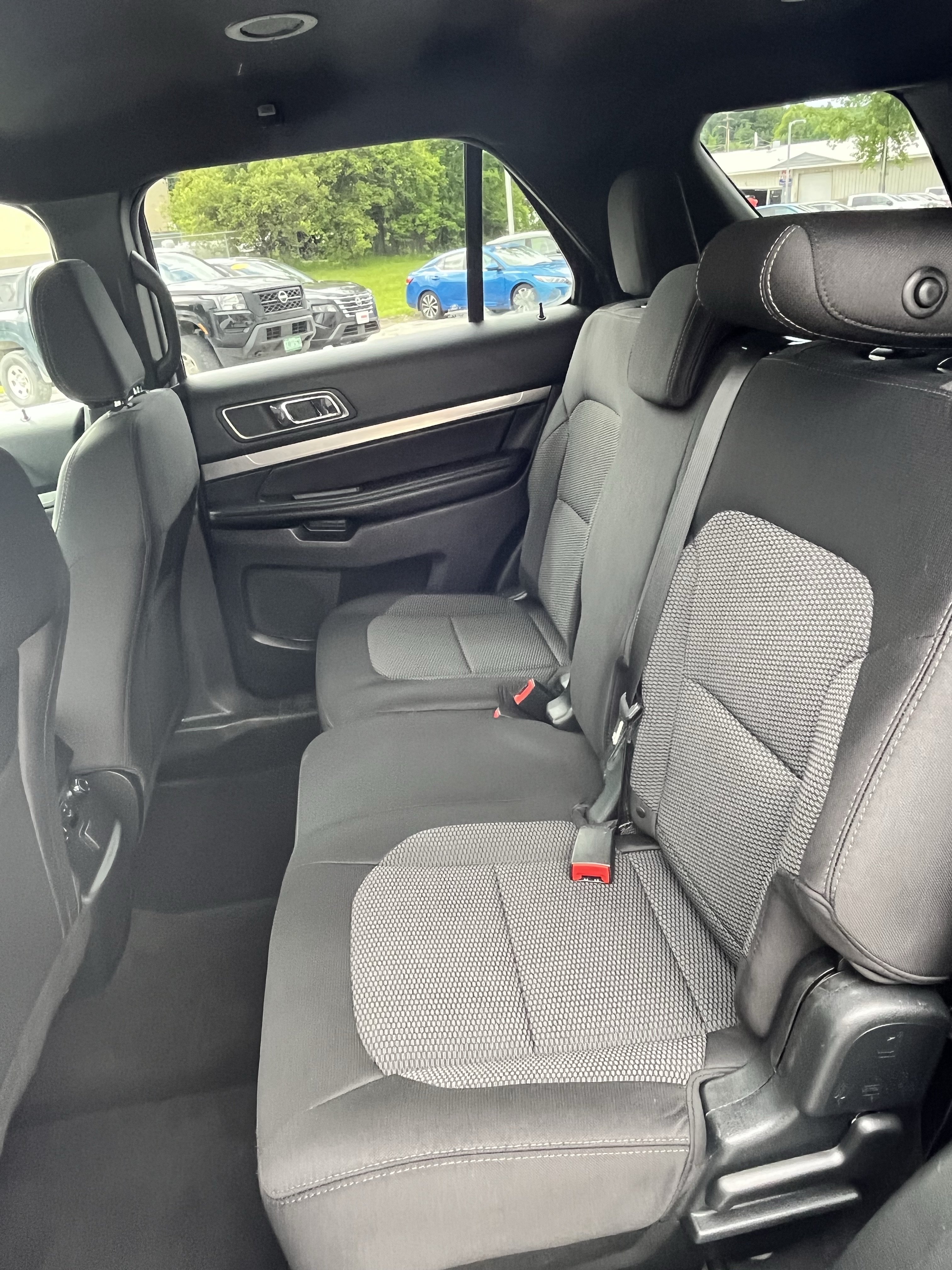 Used 2018 Ford Explorer XLT w/ Equipment Group 201A AWD/4WD image 14