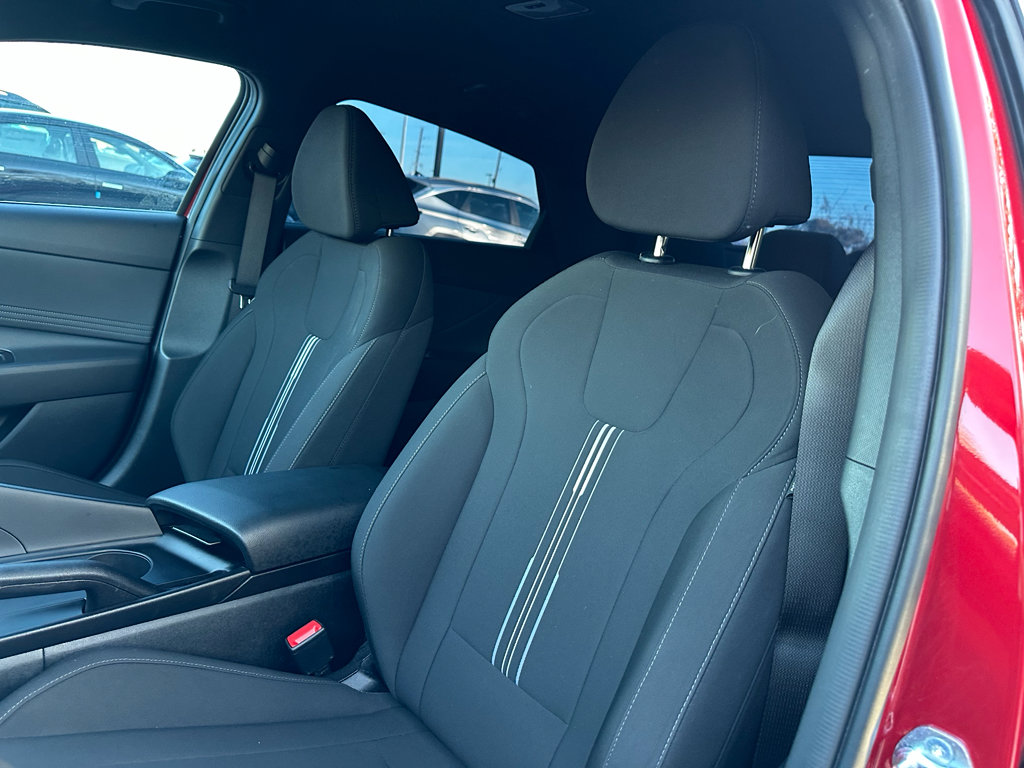 Used 2025 Hyundai Elantra Sport image 12