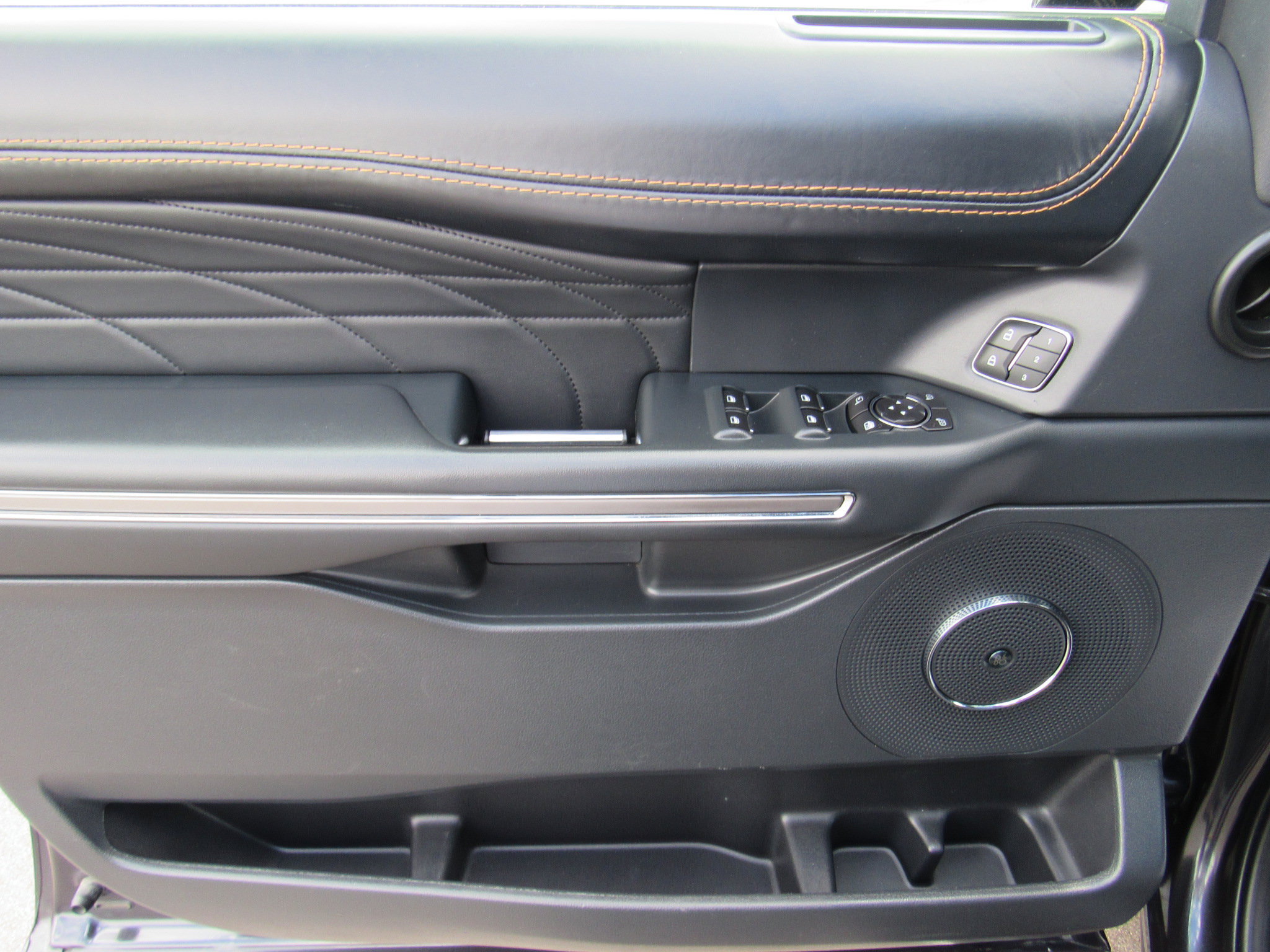 Used 2022 Ford Expedition Platinum AWD/4WD image 12