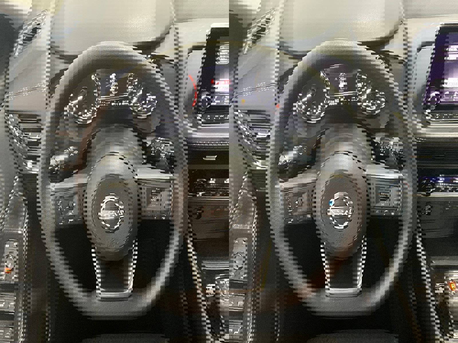 Used 2024 Nissan Rogue SV image 4