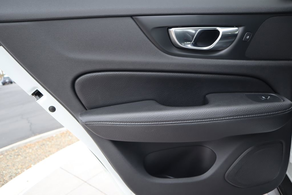 Used 2021 Volvo V60 T5 Cross Country image 25