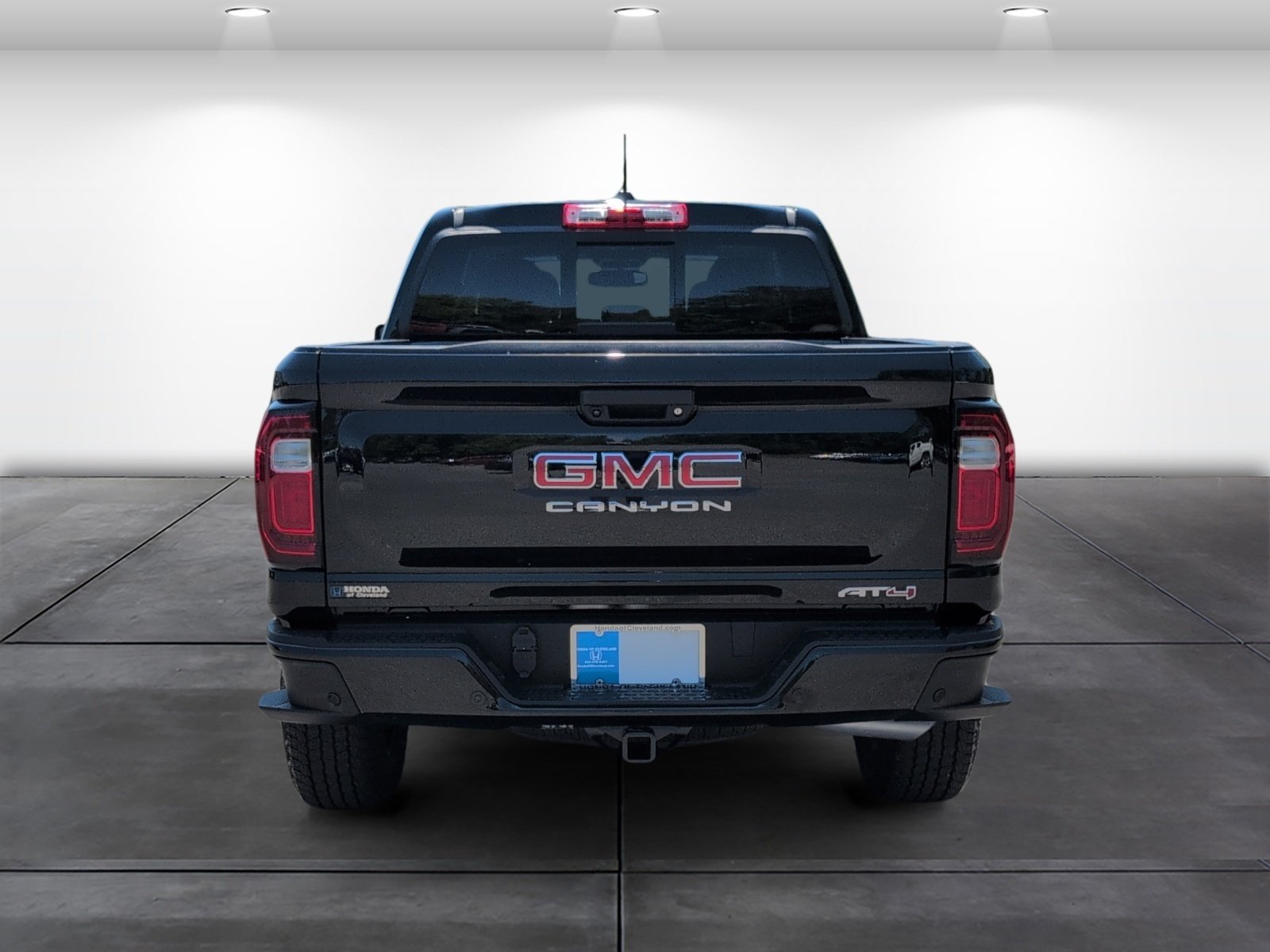 Used 2025 GMC Canyon AT4 w/ Technology Plus Package AWD/4WD image 7