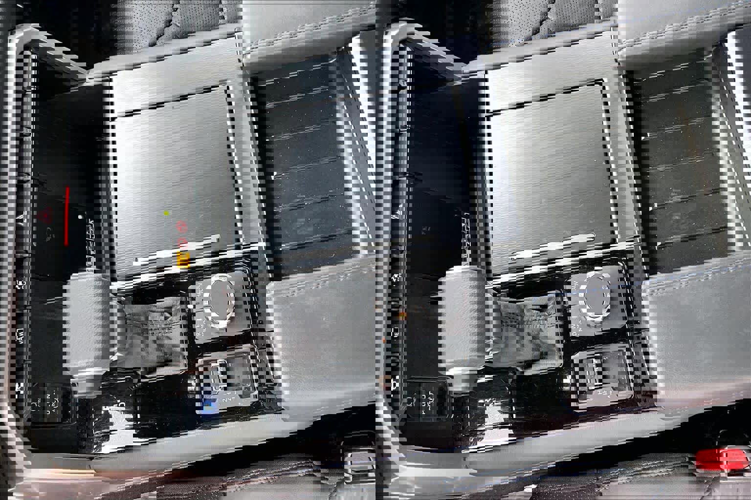 Used 2025 Toyota Sequoia Platinum image 16