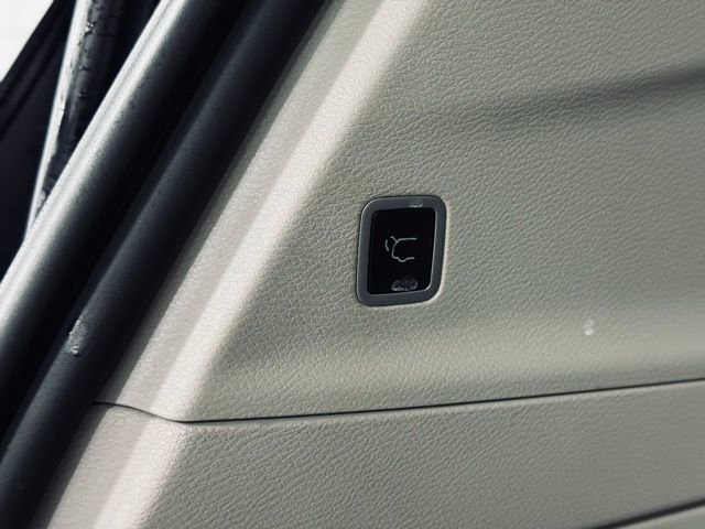 Certified 2024 Chrysler Pacifica Touring-L image 12