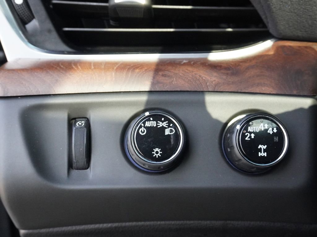 Used 2020 Cadillac Escalade Luxury w/ Escalade Sport Edition image 46