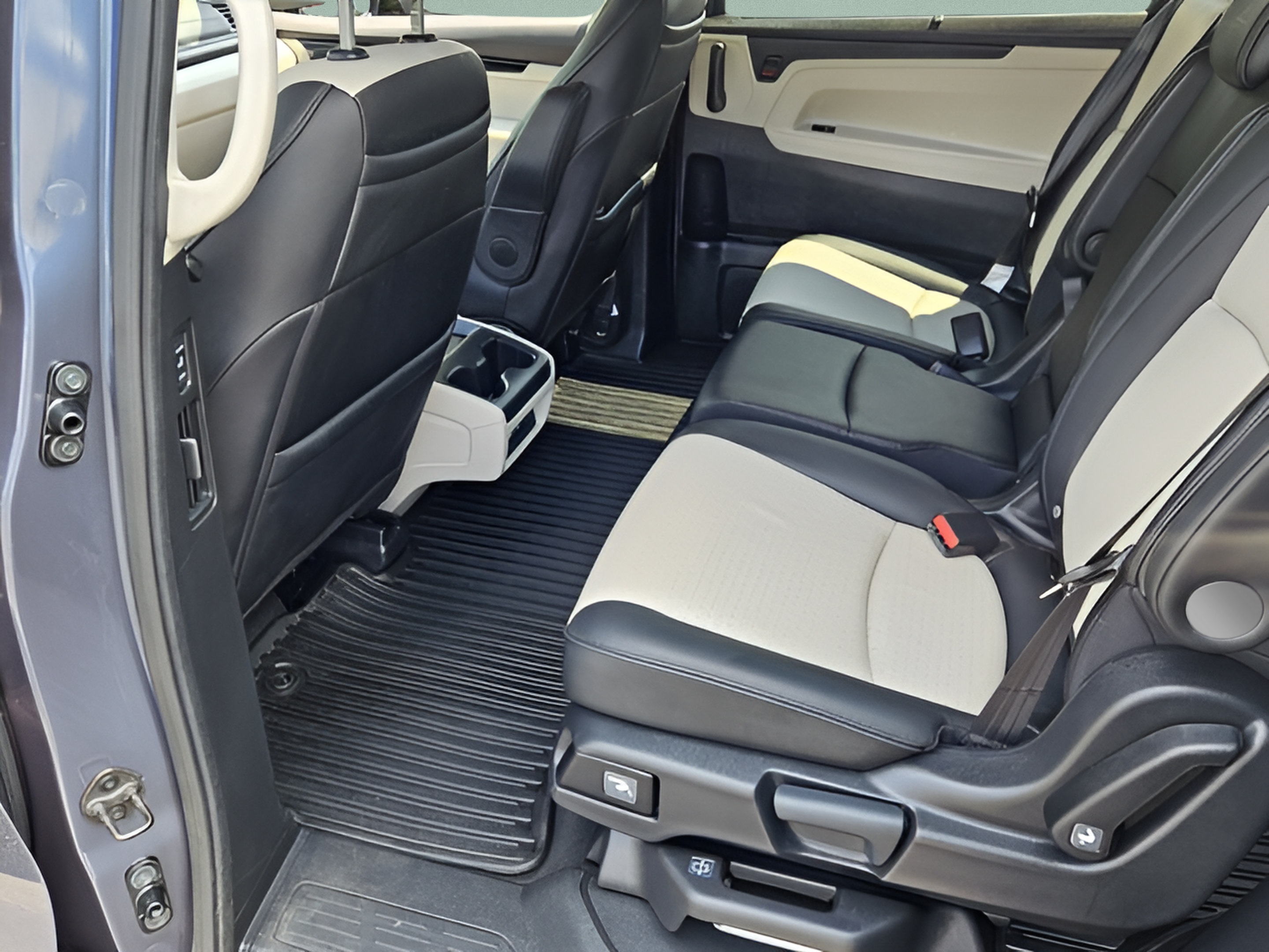 Used 2025 Honda Odyssey Elite image 9