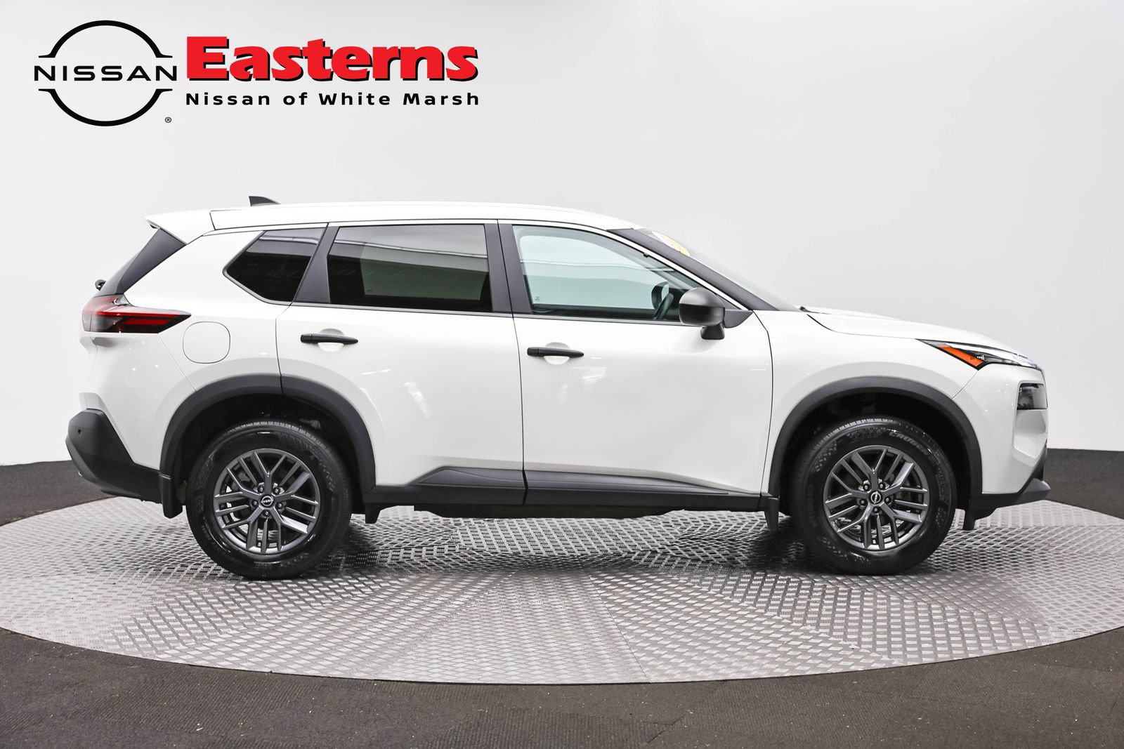 Used 2023 Nissan Rogue S AWD/4WD image 4