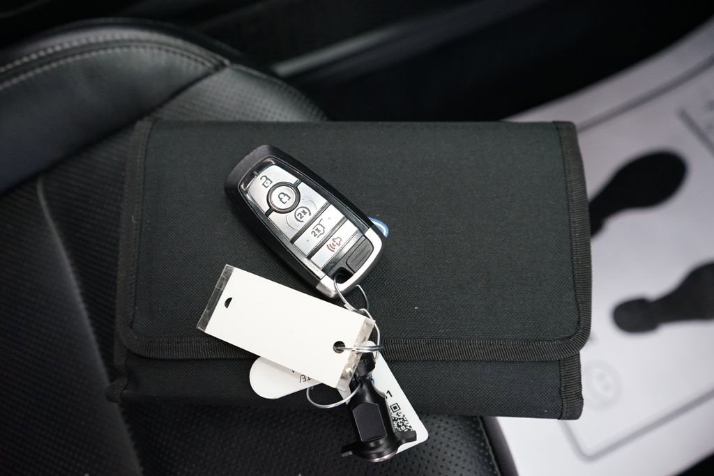 Used 2020 Ford Escape Titanium image 59