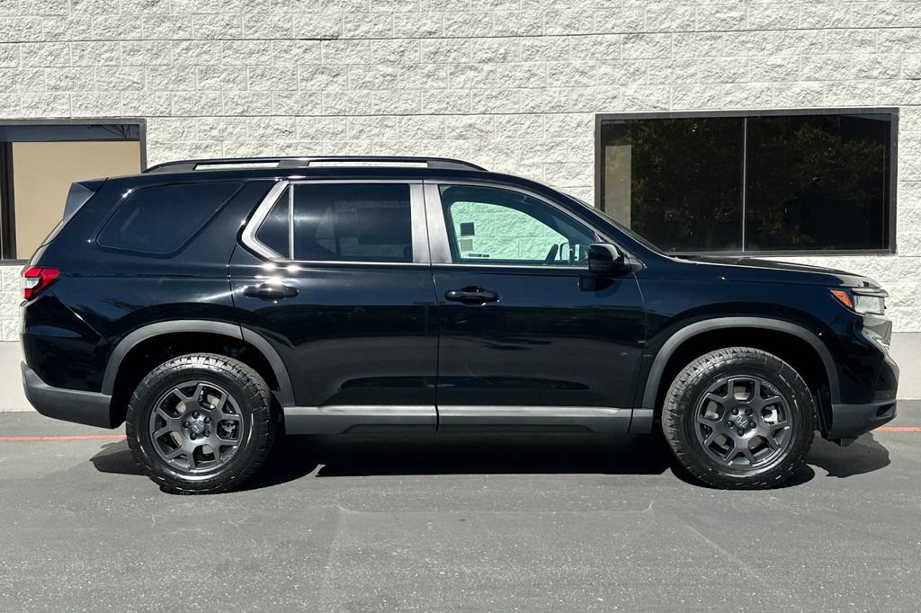 New 2025 Honda Pilot TrailSport video 3