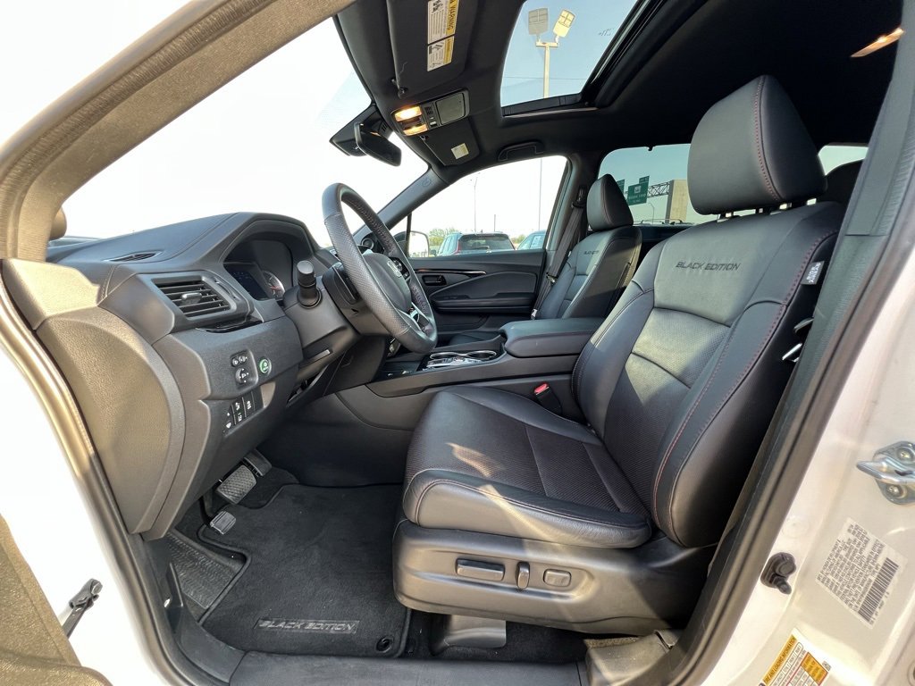 Used 2025 Honda Passport Black Edition image 23