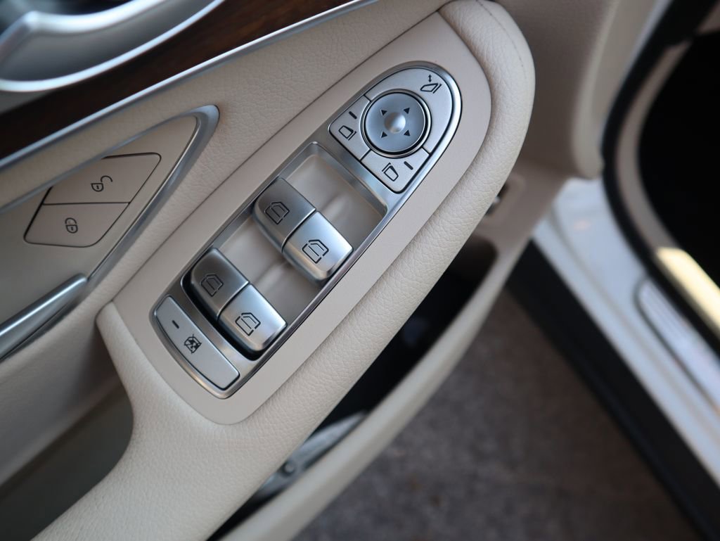 Certified 2022 Mercedes-Benz GLC 300 4MATIC w/ Premium Package Lite image 17