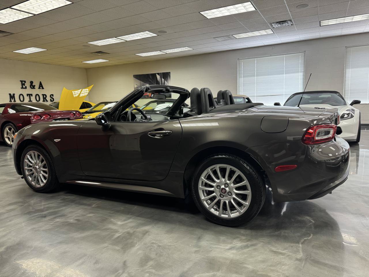 Used 2017 FIAT 124 Spider Classica RWD image 15