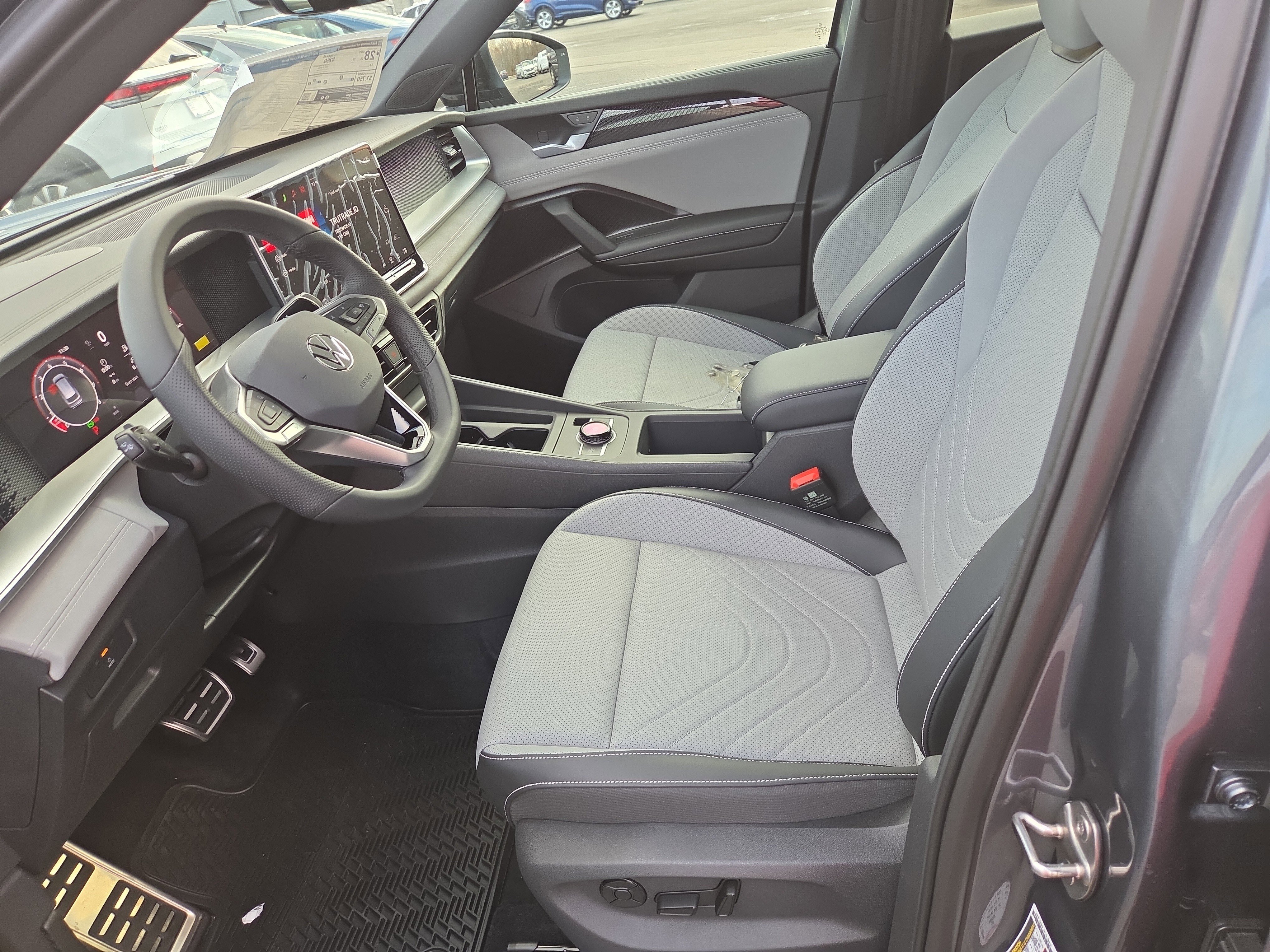 New 2026 Volkswagen Tiguan SE R-Line image 4