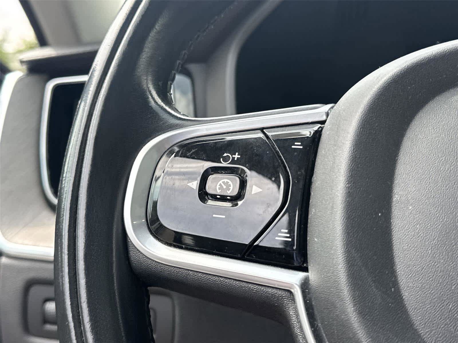 Used 2018 Volvo XC60 T5 Inscription w/ Luxury Seat Package image 15