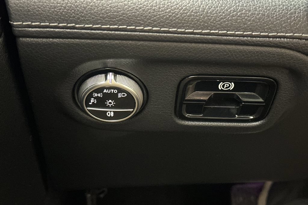 Certified 2023 Mercedes-Benz EQE 500 4MATIC Sedan image 33