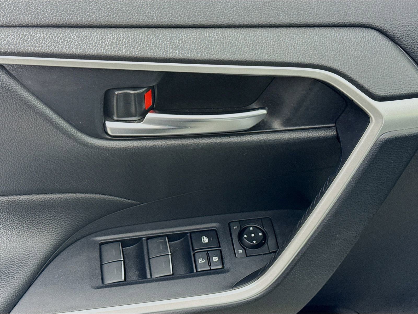 Used 2023 Toyota RAV4 XLE w/ Convenience Package image 15