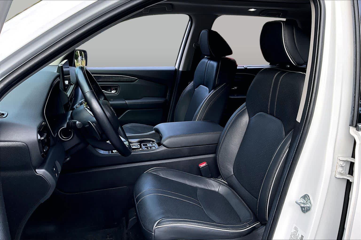 Used 2025 Honda Pilot Elite image 8