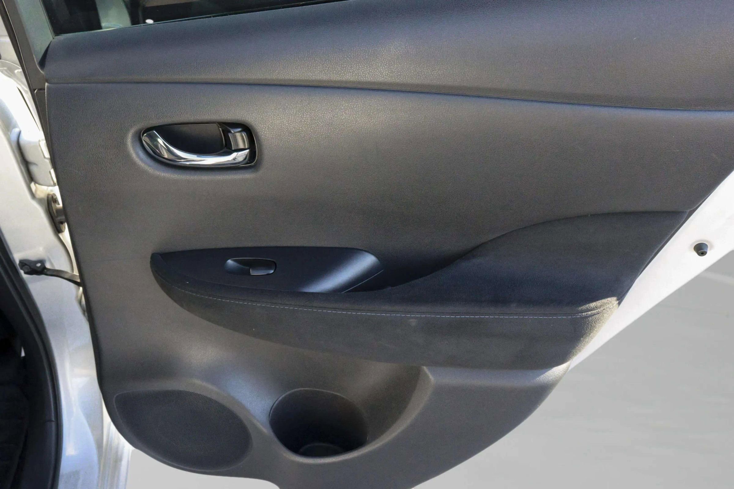 Used 2015 Nissan Leaf S image 28