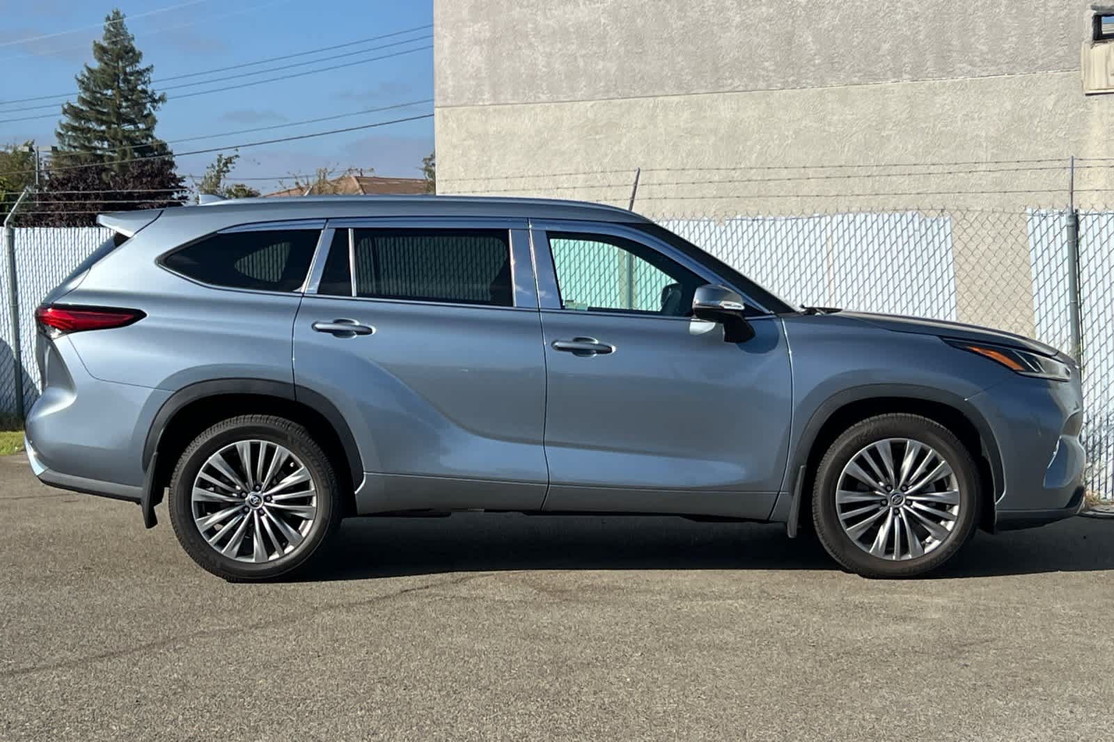 Used 2021 Toyota Highlander Platinum AWD/4WD image 6